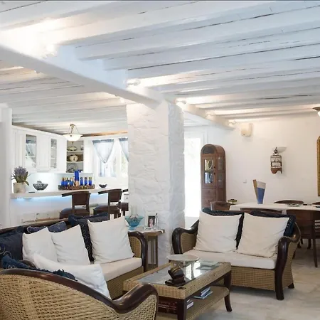 Villa Close To The Beach Santorini